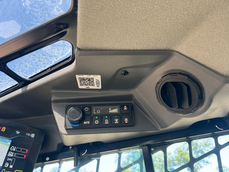 2024-caterpillar-255-skid-steer-image-32