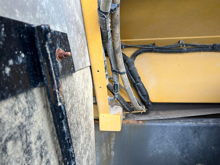 2019-terragator-7300-spinner-truck-image-65