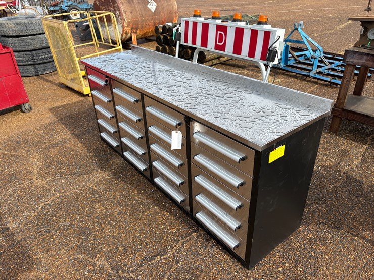 #6934-•-metal-work-bench-with-drawers-image-2