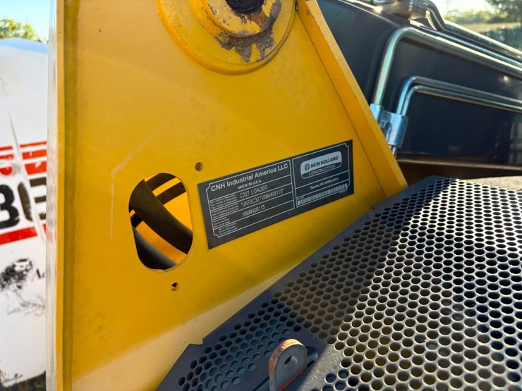 2022-new-holland-c327-image-12