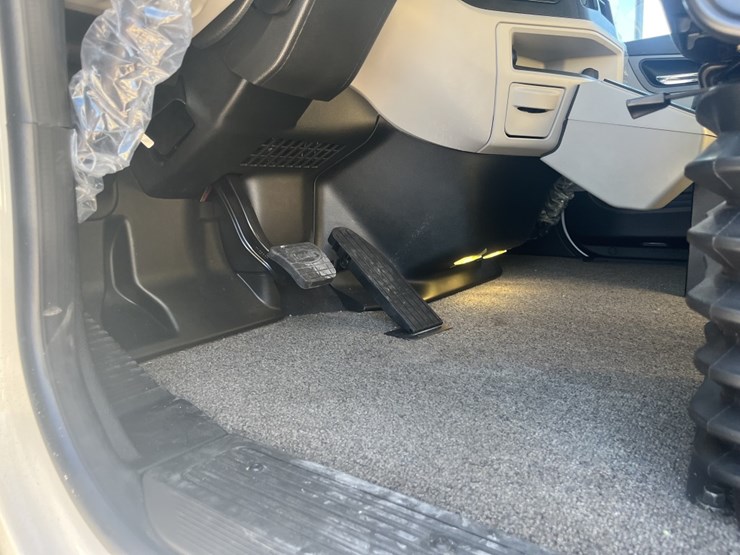 #4709-•-2025-peterbilt-589-tri-axle-dump-truck-image-21