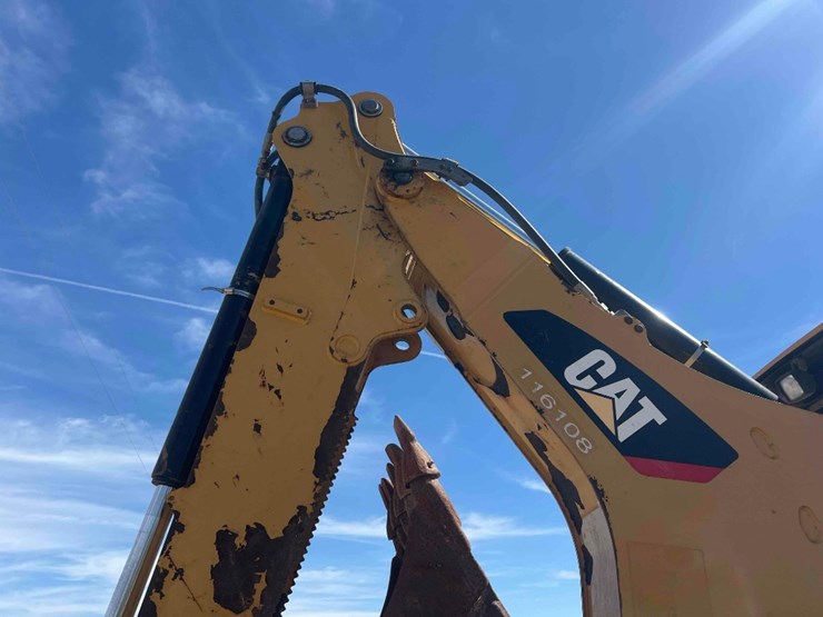 2020-caterpillar-416-image-27