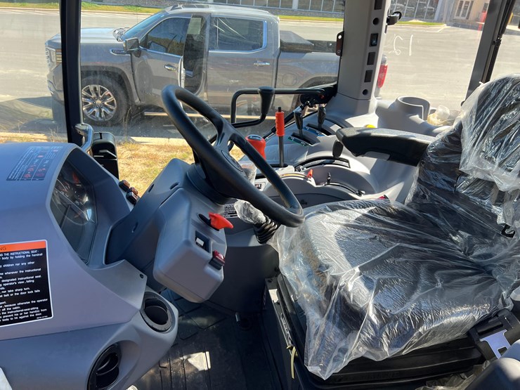 2023-kubota-m4-061-deluxe-mfwd-utility-tractor-with-la1154-front-loader-image-24