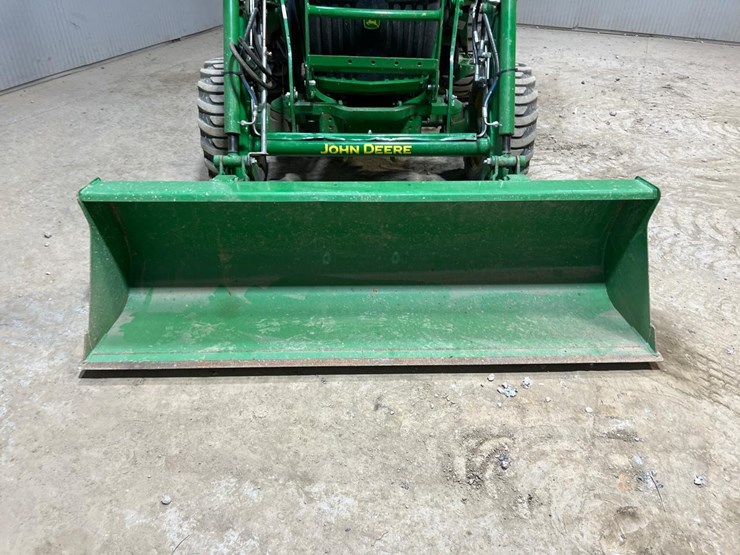 2020-john-deere-3046r-image-10