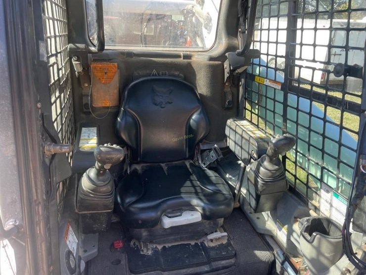 2013-bobcat-s750-image-13