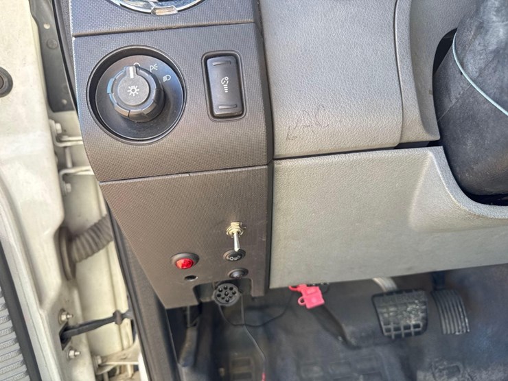 2015-ford-f650-xlt-image-22