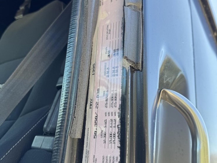 #4617-•-1995-volvo-sleeper-truck-image-14