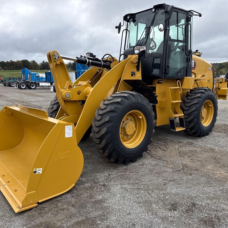 2023 CATERPILLAR 910