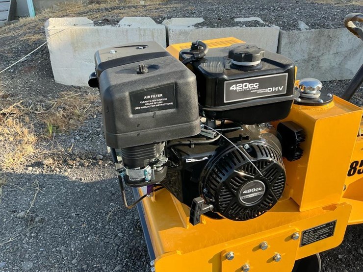 #1251-•-unused-future-ft850-ride-on-roller-image-11