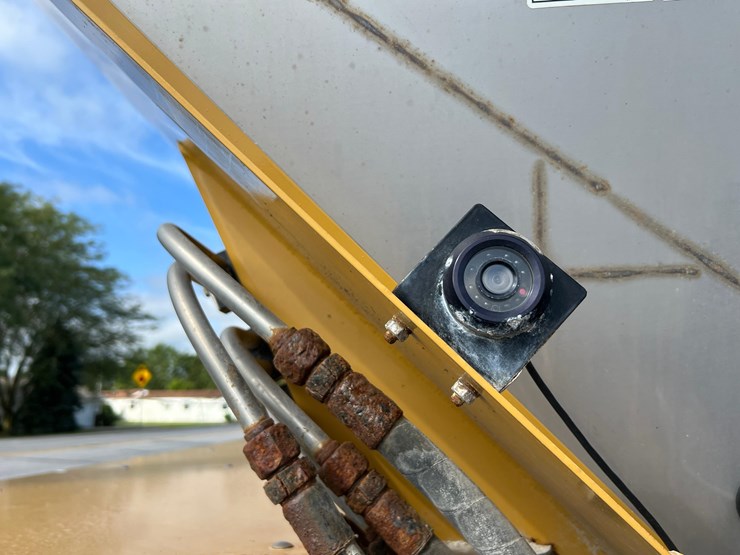 2019-terragator-7300-spinner-truck-image-59