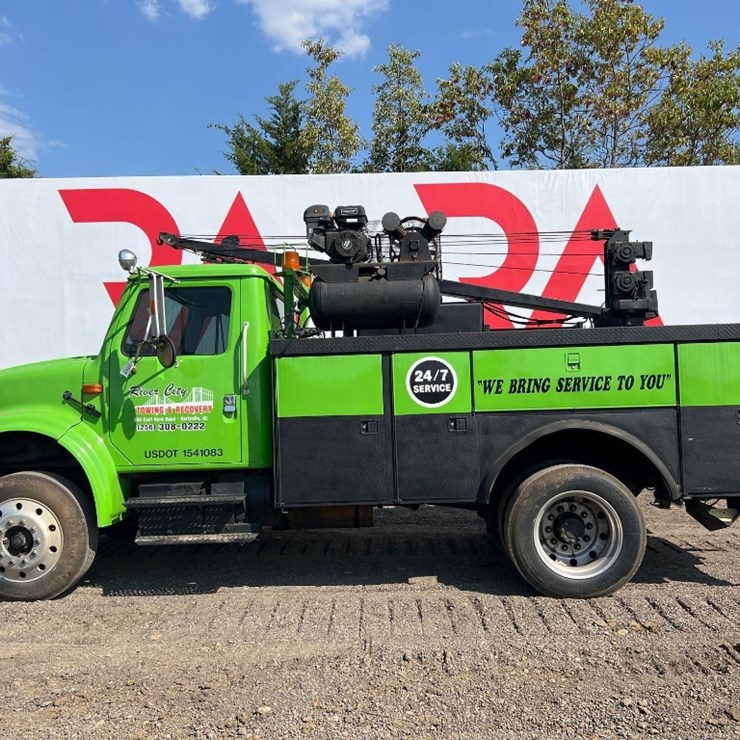 2001 INTERNATIONAL 4700