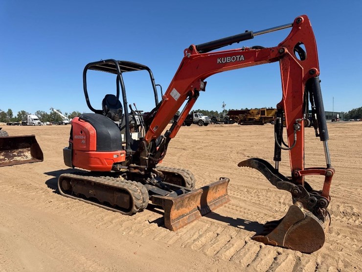 2020-kubota-kx033-4-image-3