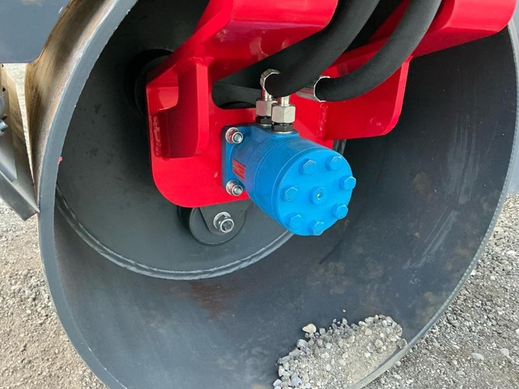 #1250-•-unused-future-ft1000-ride-on-roller-image-16