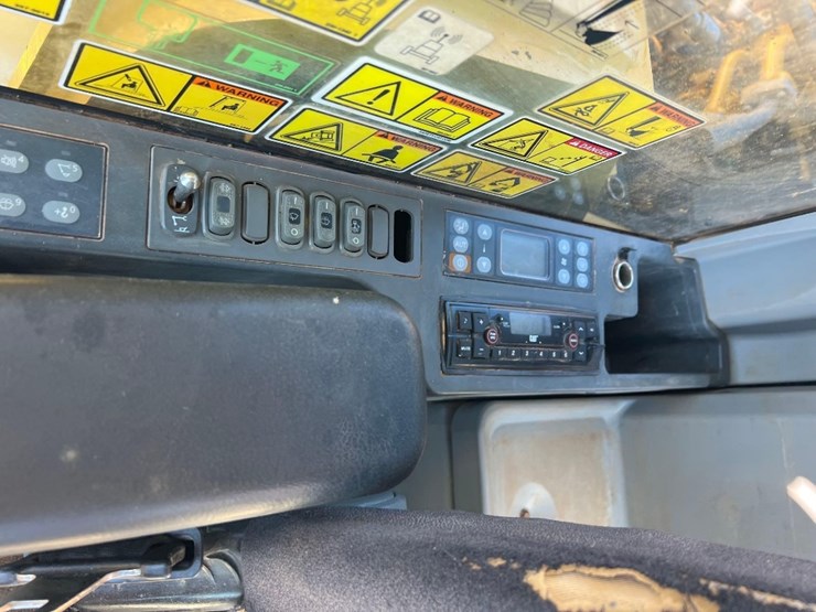 2016-caterpillar-336fl-image-36