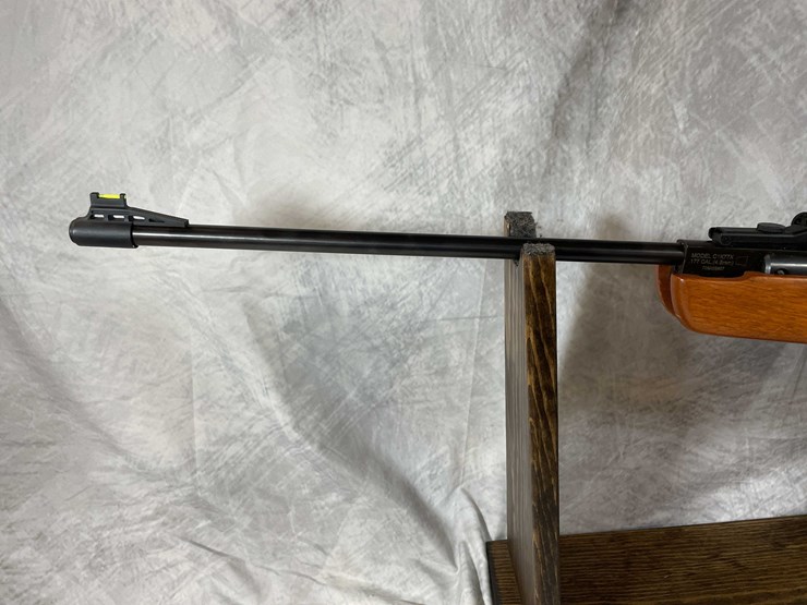 #2056-•-crossman-quest-1000x-air-gun-image-6