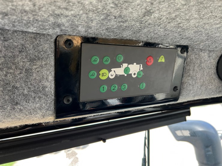 2019-terragator-7300-spinner-truck-image-92