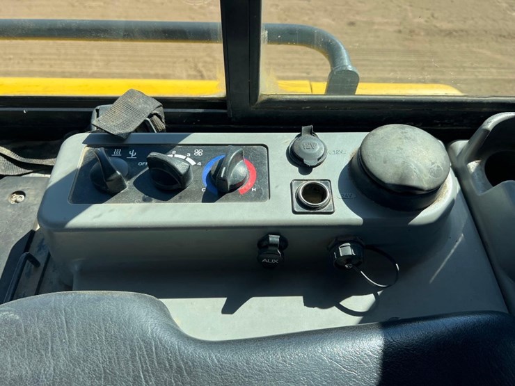 2021-komatsu-d71px-24-image-40