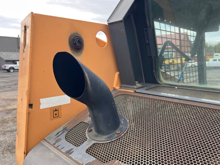 2004-case-40xt-image-17