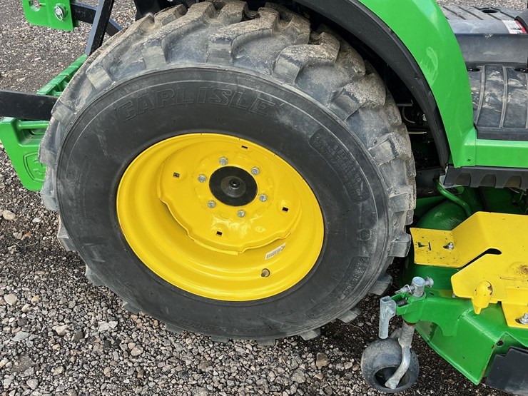 2018-john-deere-2025r-image-45