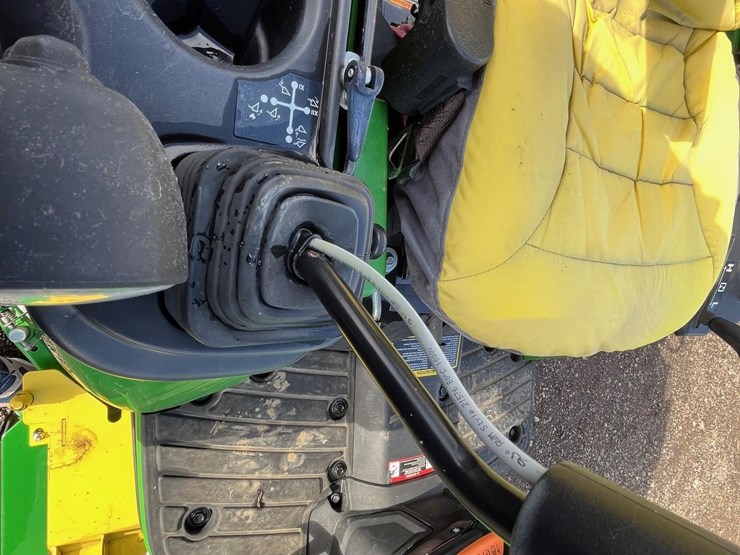 2018-john-deere-2025r-image-15