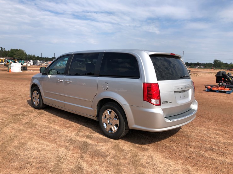 2011-dodge-grand-caravan-image-3