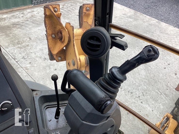 2019-deere-410l-image-17