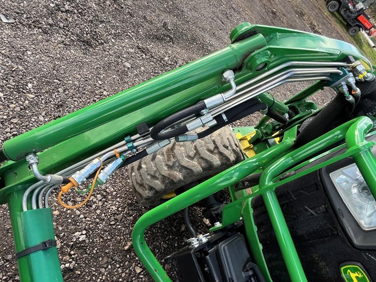 2018-john-deere-2025r-image-23