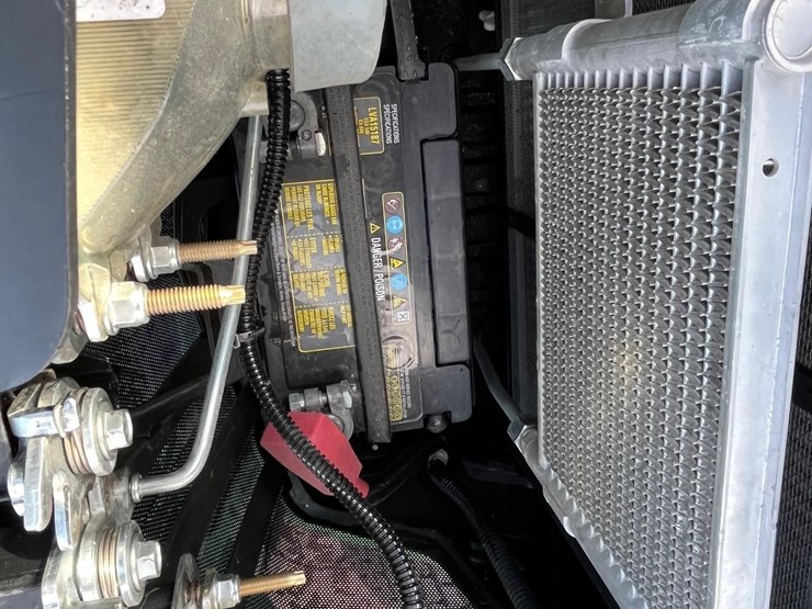 2018-john-deere-1025r-image-22