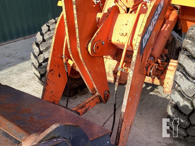 2017-doosan-dl250-5-image-10