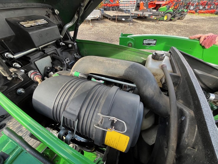 2018-john-deere-2025r-image-42