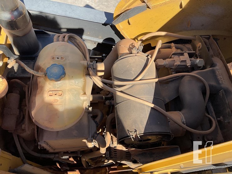 2010-deere-410j-image-13