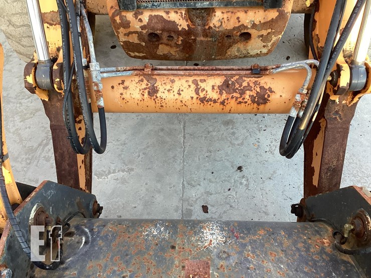 2012-case-580sn-image-10