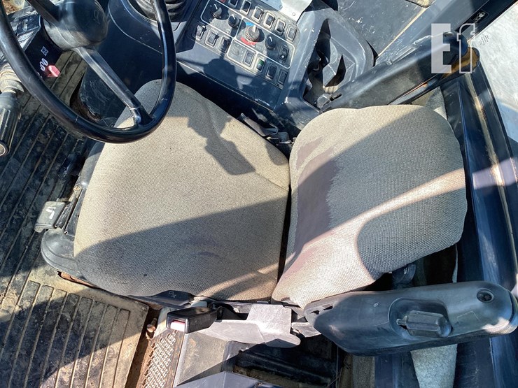 2002-deere-tc44h-image-13