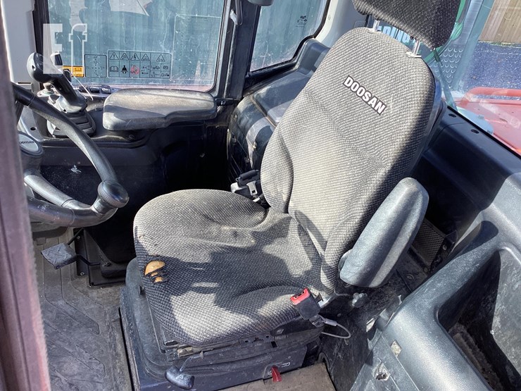 2017-doosan-dl250-5-image-12