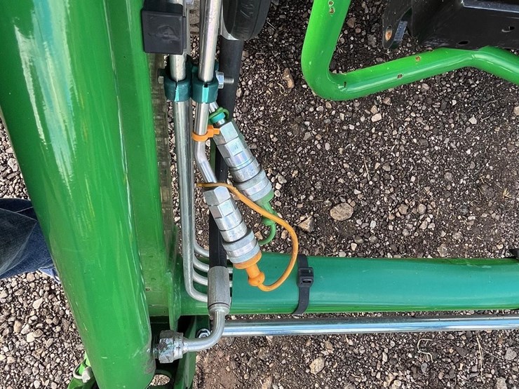 2018-john-deere-2025r-image-22