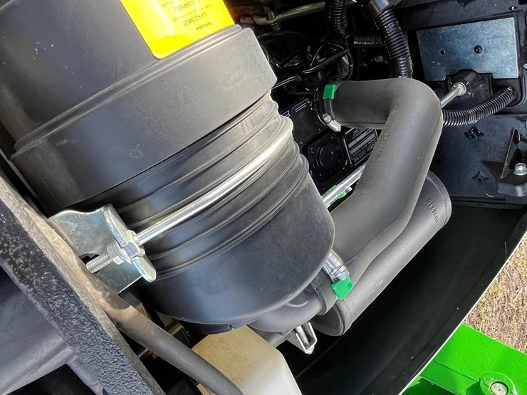 2018-john-deere-1025r-image-21