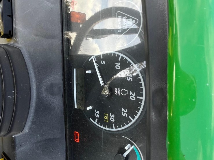 2018-john-deere-1025r-image-42