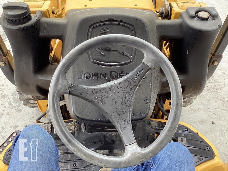 2011-deere-110-image-15