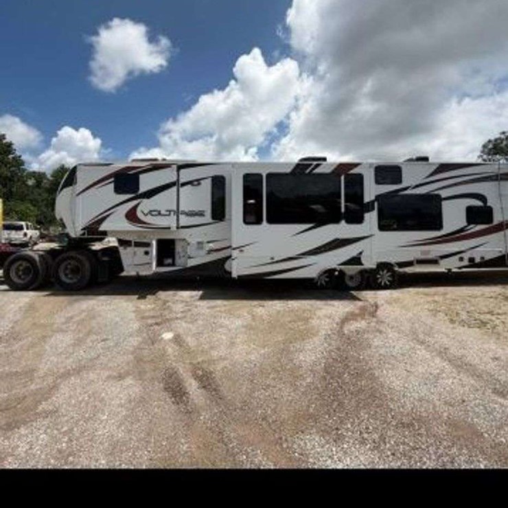 2013 Dutchman Voltage Toy Hauler 40 Foot.
