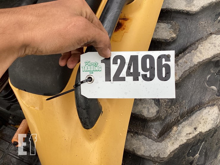 2011-deere-110-image-22