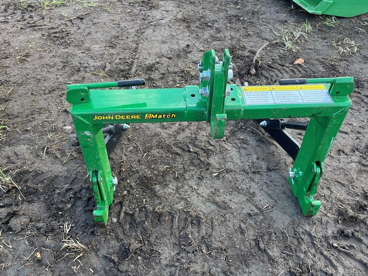 2018-john-deere-1025r-image-34