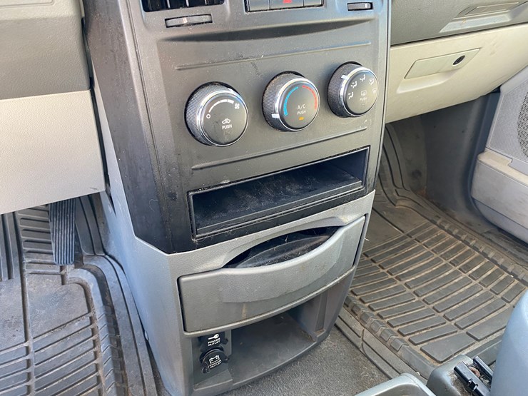 2009-dodge-grand-caravan-se-image-30