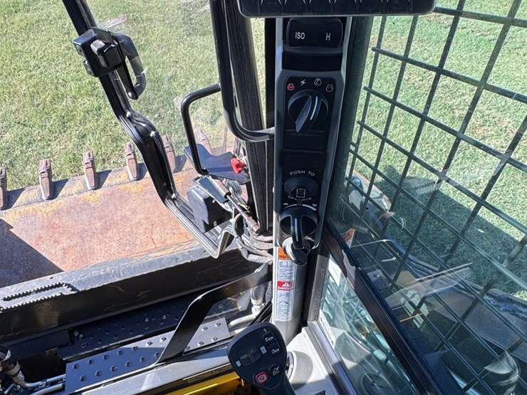 2024-new-holland-c362-image-15