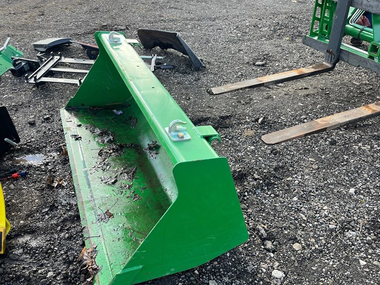 2018-john-deere-2025r-image-38