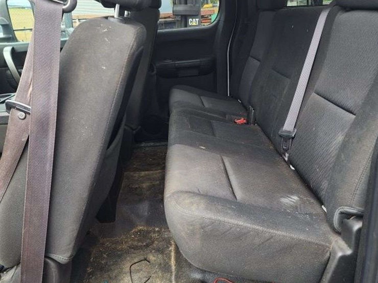 2012-chevrolet-3500-image-12