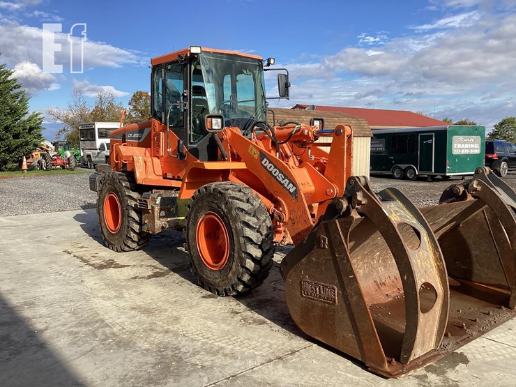 2017-doosan-dl250-5-image-6