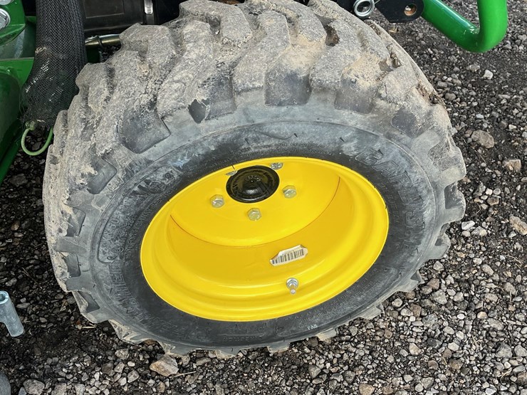 2018-john-deere-2025r-image-46