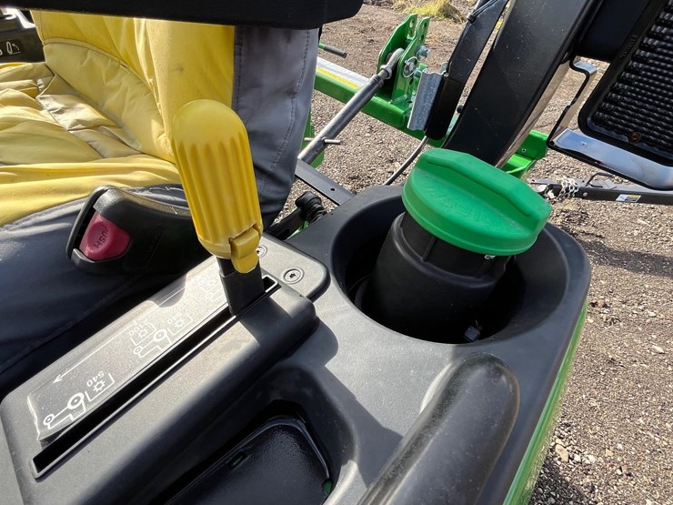 2018-john-deere-2025r-image-13