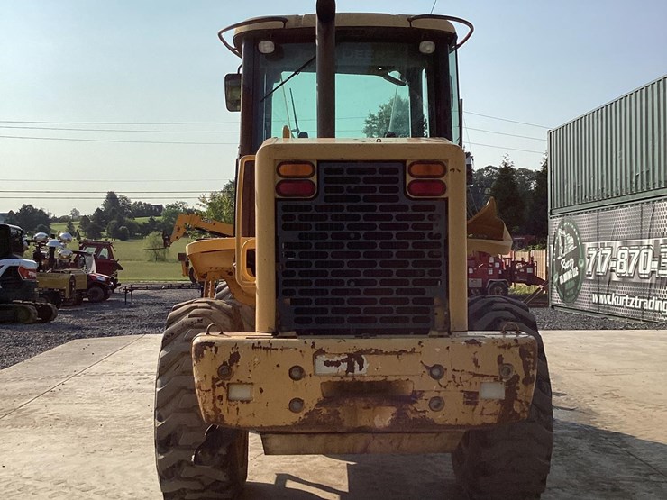 2002-deere-tc44h-image-3