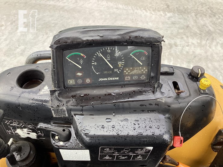 2011-deere-110-image-16